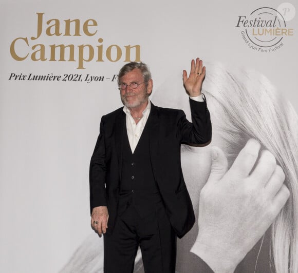 Une femme bien plus jeune que lui que les années n'ont pas séparés, bien au contraire
Tchéky Karyo - Photocall de la soirée de clôture de la 13ème édition du Festival du Film Lumière à Lyon. Le 15 octobre 2021 © Sandrine Thesillat / Panoramic / Bestimage 