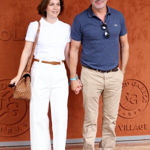 Jean Dujardin et sa femme Nathalie Péchalat au village lors des Internationaux de France de tennis de Roland Garros 2023, à Paris, France, le 11 juin 2023. © Jacovides-Moreau/Bestimage