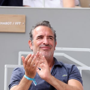 Jean Dujardin - Célébrités en tribunes des Internationaux de France de tennis de Roland Garros 2023 à Paris le 11 juin 2023. © Jacovides-Moreau/Bestimage