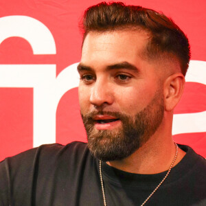 Kendji Girac effectuera son grand retour sur scène lors de la finale de The Voice Kids samedi 5 octobre 202 sur TF1
Exclusif - Kendji Girac en séance de dédicaces à l'occasion de la sortie de son nouvel album ''Vivre'' à la FNAC Croix-Blanche de Sainte-Geneviève-des-Bois, France, le vendredi 4 octobre 2024. 