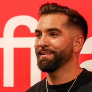 Exclusif - Kendji Girac en séance de dédicaces à l'occasion de la sortie de son nouvel album ''Vivre'' à la FNAC Croix-Blanche de Sainte-Geneviève-des-Bois, France, le vendredi 4 octobre 2024. 