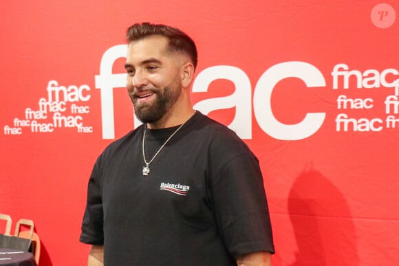 Exclusif - Kendji Girac en séance de dédicaces à l'occasion de la sortie de son nouvel album ''Vivre'' à la FNAC Croix-Blanche de Sainte-Geneviève-des-Bois, France, le vendredi 4 octobre 2024. 