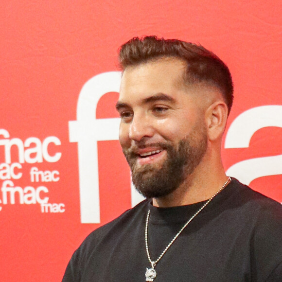 Exclusif - Kendji Girac en séance de dédicaces à l'occasion de la sortie de son nouvel album ''Vivre'' à la FNAC Croix-Blanche de Sainte-Geneviève-des-Bois, France, le vendredi 4 octobre 2024. 