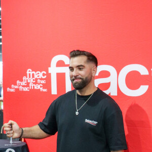 Exclusif - Kendji Girac en séance de dédicaces à l'occasion de la sortie de son nouvel album ''Vivre'' à la FNAC Croix-Blanche de Sainte-Geneviève-des-Bois, France, le vendredi 4 octobre 2024.