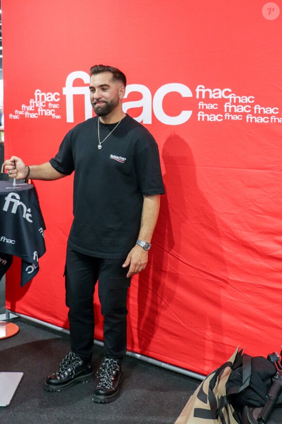 Exclusif - Kendji Girac en séance de dédicaces à l'occasion de la sortie de son nouvel album ''Vivre'' à la FNAC Croix-Blanche de Sainte-Geneviève-des-Bois, France, le vendredi 4 octobre 2024.