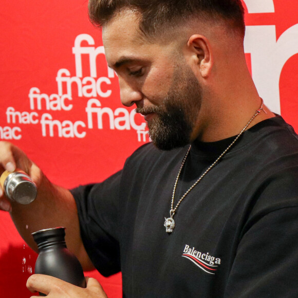 Exclusif - Kendji Girac en séance de dédicaces à l'occasion de la sortie de son nouvel album ''Vivre'' à la FNAC Croix-Blanche de Sainte-Geneviève-des-Bois, France, le vendredi 4 octobre 2024.