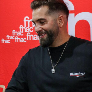 Exclusif - Kendji Girac en séance de dédicaces à l'occasion de la sortie de son nouvel album ''Vivre'' à la FNAC Croix-Blanche de Sainte-Geneviève-des-Bois, France, le vendredi 4 octobre 2024.