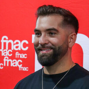 Exclusif - Kendji Girac en séance de dédicaces à l'occasion de la sortie de son nouvel album ''Vivre'' à la FNAC Croix-Blanche de Sainte-Geneviève-des-Bois, France, le vendredi 4 octobre 2024.