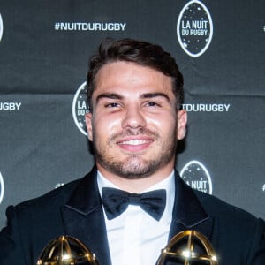 Antoine Dupont a été élu meilleur joueur de la saison 2023-2024 du Top 14 - Soirée de la 20ème édition de la Nuit du Rugby à Paris le 23 septembre 2024.