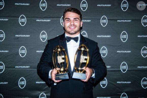 Antoine Dupont a été élu meilleur joueur de la saison 2023-2024 du Top 14 - Soirée de la 20ème édition de la Nuit du Rugby à Paris le 23 septembre 2024.