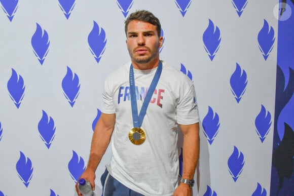 Antoine Dupont médaille d'or rugby à 7 Médailles Olympiques JO Paris 2024 du samedi 27 juillet 2024 dimanche 28 juillet 2024 Club France Porte de la Villette Paris