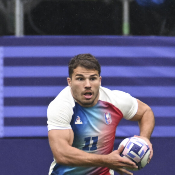 Victoire de la France qui rejoint la finale - JO 2024 Rugby à sept - Afrique du Sud vs France - Demi Finale - Jeux Olympiques 2024 - au Stade de France le 27 juillet 2024 - Antoine Dupont (France)