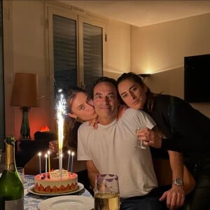 Anthony Delon avec ses filles Loup et Liv pour ses 60 ans, photographiés par son frère Alain-Fabien Delon.