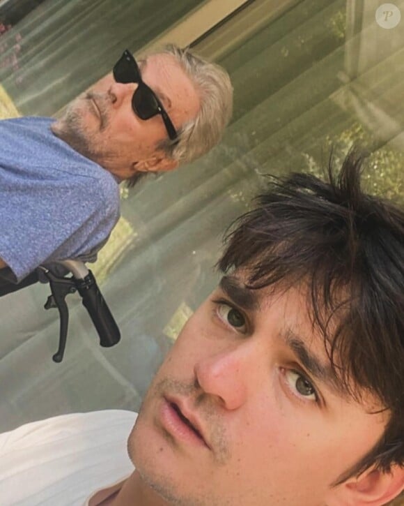 Alain-Fabien Delon a rendu hommage à son papa Alain Delon sur Instagram, un mois après sa mort.