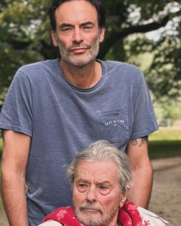 Anthony Delon a dévoilé sur Instagram le dispositif
Alain-Fabien Delon a rendu hommage à son papa Alain Delon sur Instagram, un mois après sa mort.