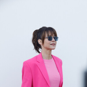 Sophie Marceau - Les célébrités au photocall du défilé Jacquemus pour la présentatation de la toute dernière collection "Le Raphia" au Bourget, Seine-Saint-Denis (93), France, le 12 décembre 2022. Habitué à ne pas suivre le calendrier de la Fashion Week de Paris, le designer a présenté sa toute dernière collection "Le Raphia" avec l'une une de ses couleurs favorites : le beige. © Veeren-Clovis/Bestimage 