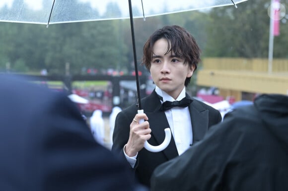 L’acteur japonais Rihito Itagaki au prix Qatar Arc de Triomphe à l'Hippodrome de Longchamp, le 6 octobre 2024. © Rachid Bellak / Bestimage