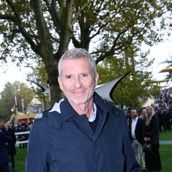 Denis Brogniart au prix Qatar Arc de Triomphe à l'Hippodrome de Longchamp, le 6 octobre 2024. © Rachid Bellak / Bestimage