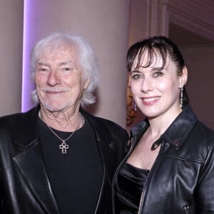 Hugues Aufray et sa femme Murielle (Muriel) Aufray lors de la cérémonie des Stéthos d'Or 2024 à Paris. Le 18 mars 2024 © Cédric Perrin / Bestimage