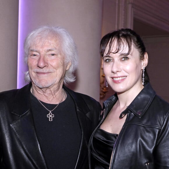 Hugues Aufray et sa femme Murielle (Muriel) Aufray lors de la cérémonie des Stéthos d'Or 2024 à Paris. Le 18 mars 2024 © Cédric Perrin / Bestimage