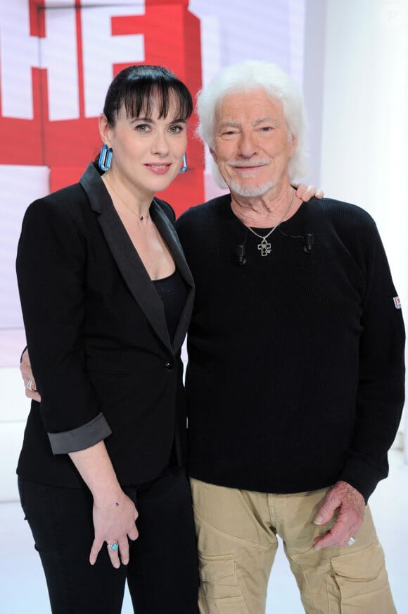 Hugues Aufray et sa compagne Murielle Mégevand - Enregistrement de l'émission "Vivement Dimanche" présentée par M.Drucker et diffusée le 24 avril sur France 2. Le 15 avril 2022 © Guillaume Gaffiot / Bestimage 