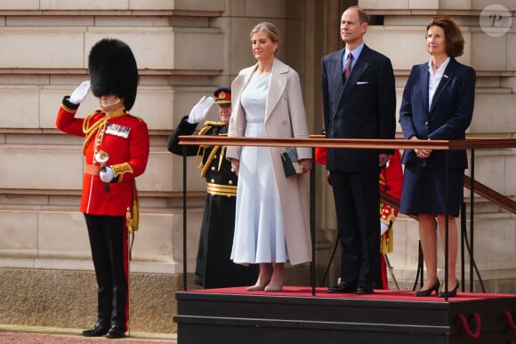 La duchesse Sophie et le duc Edward d'Edimbourg - Relève de la garde, avec la garde républicaine de la gendarmerie française pour commémorer le 120ème anniversaire de l'Entente cordiale, au palais Buckingham à Londres. Le 8 avril 2024 