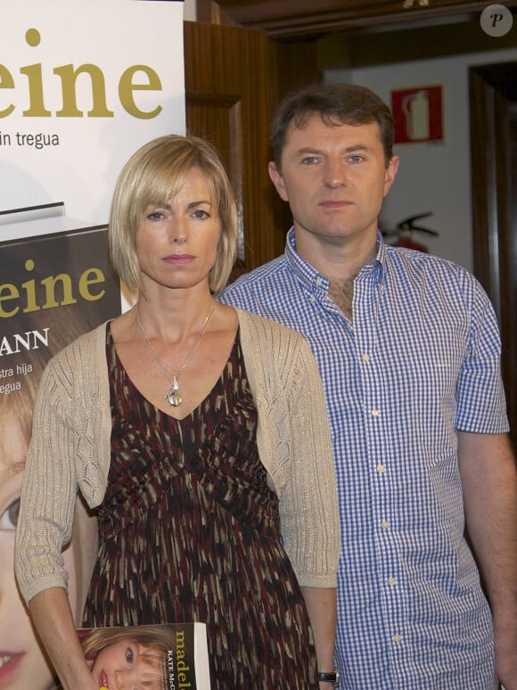 Christian Brückner, déjà incarcéré pour d'autres crimes, est identifié comme le suspect principal par les autorités allemandes. 
Kate et Gerry McCann, les parents de Maddie