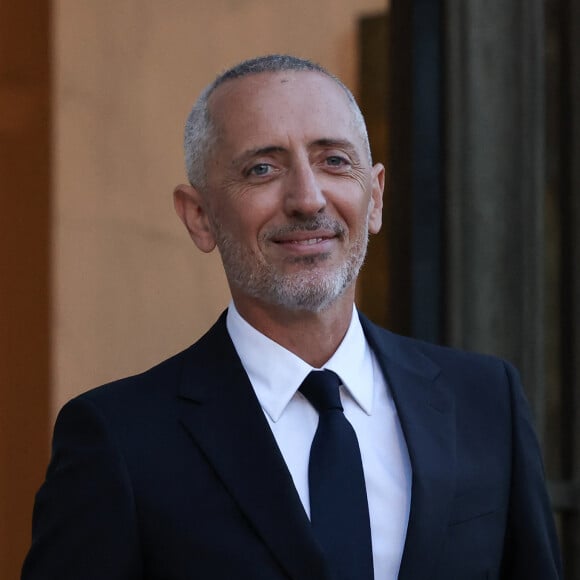 Gad Elmaleh est un humoriste et acteur reconnu qui a plus d'un tour dans son sac ! 
L'humoriste et acteur, Gad Elmaleh arrive au palais de l'Élysée pour un dîner offert aux chefs d'état et de gouvernement par le président de la république dans le cadre du XIXe Sommet de la Francophonie à Paris. © Stéphane Lemouton / Bestimage