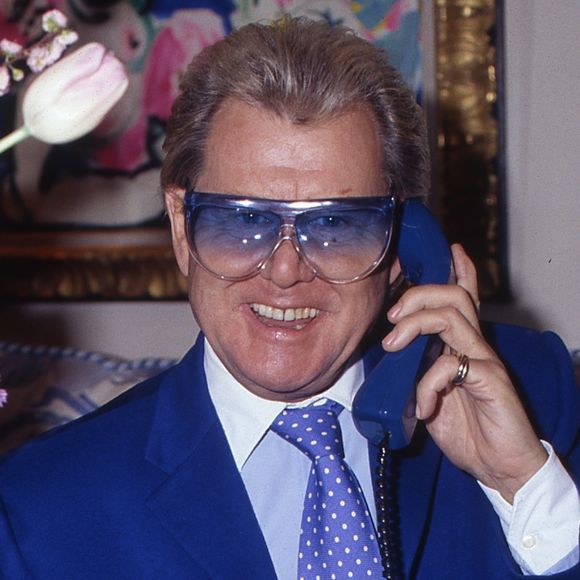 Il entend en faire "un lieu de comédie et d’humour, tout en gardant l’âme des lieux", comme l'ont précisé des proches de l'artiste. 
Michou présente son nouveau spectacle dans son cabaret, le 4 janvier 1994. © Jean-Claude Woestelandt / Bestimage