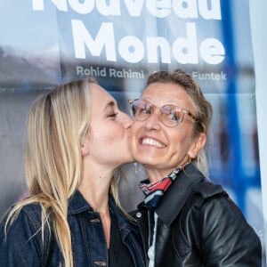 Chloé Jouannet et Alexandra Lamy assistent à la première du Nouveau Monde à l'espace saint michel, à Paris le 20 juin 2024. Photo par Alexis Jumeau/ABACAPRESS.COM