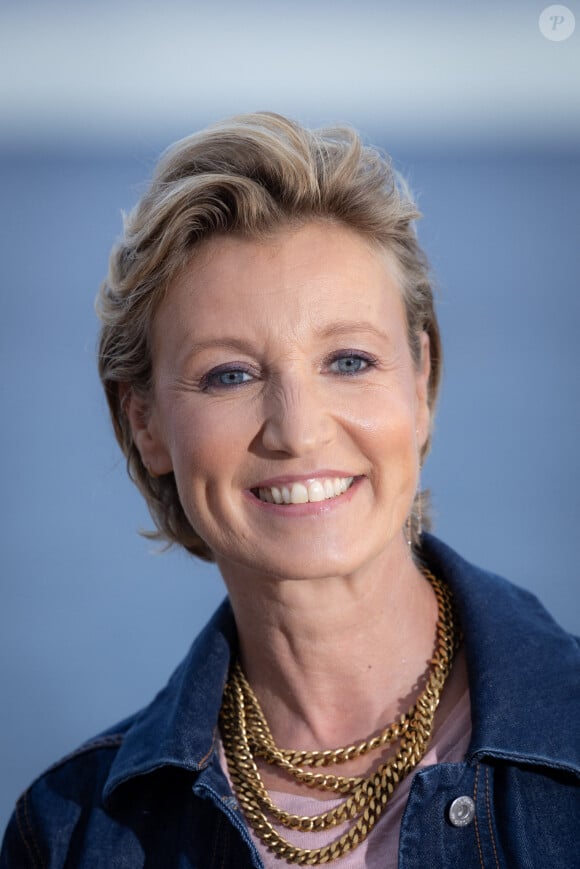 L'actrice française Alexandra Lamy pose lors d'un photocall "Louise Violet" dans le cadre du festival du film Cineroman, sur la Promenade des Anglais, dans la ville de Nice sur la Côte d'Azur, le 1er octobre 2024 Photo by Shootpix/ABACAPRESS.COM