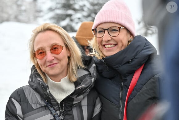 Ce qui n'empêche pas les soeurs d'être extrêmement proches, et elles partagent un handicap invisible...Audrey Lamy, Alexandra Lamy assistant à une séance de conduite sur glace lors du 27e Festival du film de l'Alpe d'Huez à l'Alpe d'Huez, France, le 19 janvier 2024. Photo par Julien Reynaud/APS-Medias/ABACAPRESS.COM