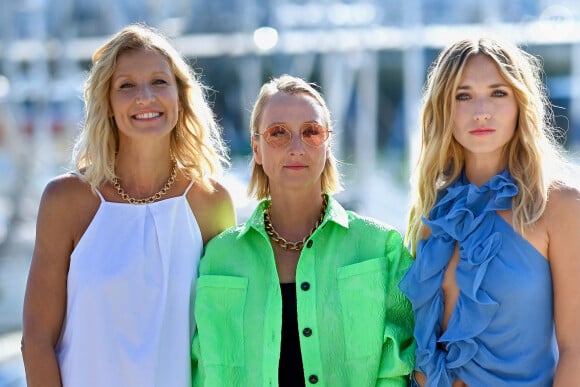 Alexandra Lamy, Audrey Lamy et Chloe Jouannet assistent au photocall de Killer Coaster lors du 25e Festival de la fiction de La Rochelle le 13 septembre 2023 à La Rochelle, France. Photo par Franck Castel/ABACAPRESS.COM