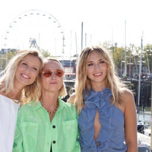 Malgré une grosse frayeur, elles ont toutes les deux pu poursuivre leur carrière...Audrey Lamy, Chloe Jouannet et sa mère Alexandra Lamy assistent au photocall Killer Coaster lors du 25e Festival de la fiction de La Rochelle, le 13 septembre 2023 à La Rochelle, France. Photo par David Niviere/ABACAPRESS.COM