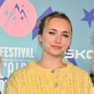 Audrey Lamy, Chloe Jouannet, Alexandra Lamy assistant à la projection du film Heureux Gagnants lors du 27e Festival du film de l'Alpe d'Huez à l'Alpe d'Huez, France, le 17 janvier 2024. Photo par Julien Reynaud/APS-Medias/ABACAPRESS.COM