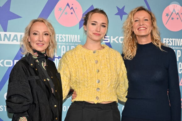 Audrey Lamy, Chloe Jouannet, Alexandra Lamy assistant à la projection du film Heureux Gagnants lors du 27e Festival du film de l'Alpe d'Huez à l'Alpe d'Huez, France, le 17 janvier 2024. Photo par Julien Reynaud/APS-Medias/ABACAPRESS.COM