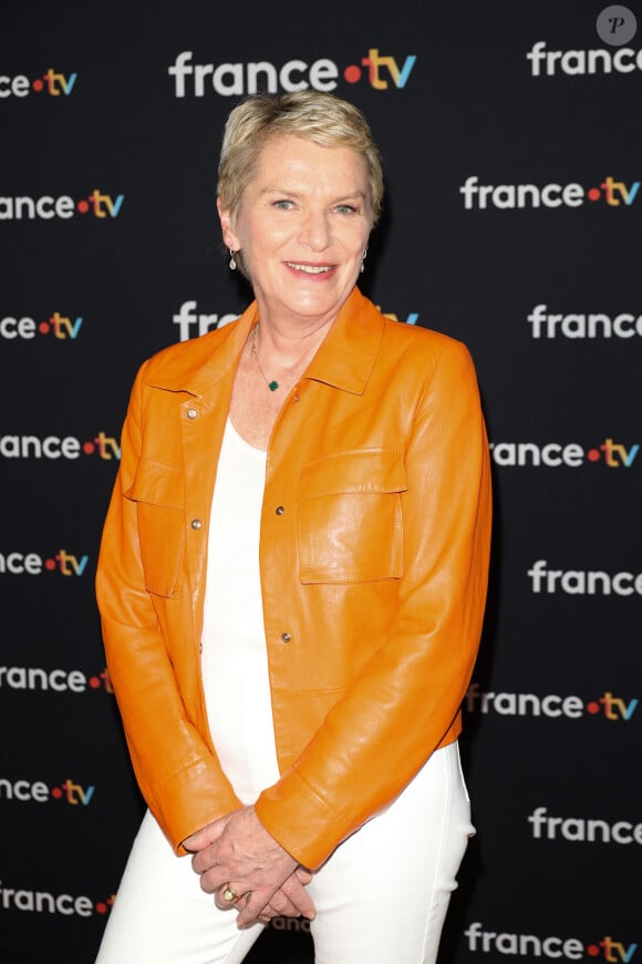 Elise Lucet au photocall pour la conférence de presse de rentrée de France TV à la Grande Halle de la Villette à Paris, France, le 11 juillet 2023. © Coadic Guirec/Bestimage 