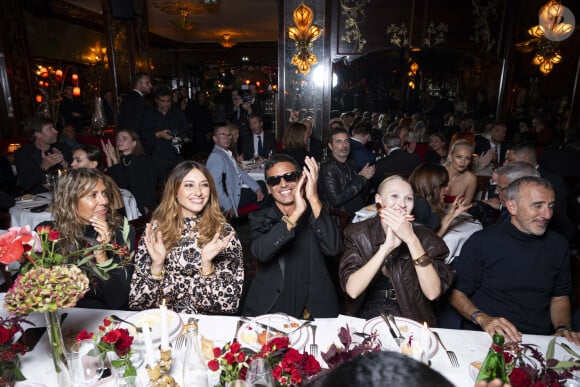 Rachel Bourlier, Delphine Wespiser, Omar Harfouch, sa femme Yulia Lobova, Elie Semoun lors de la soirée Omar Harfouch - "Dîner chez Maxim's" à Paris le 9 octobre 2024. Le dîner organisé par O.Harfouch était pour remercier les célébrités venues à son concert “Concerto pour la paix”, au théâtre des Champs Elysées le 18 septembre 2024. O.Harfouch va partir pour une tournée mondiale du Concerto qui comprend le Vatican, l’Opéra de Dubaï et New York . © Perusseau / Tribeca / Bestimage