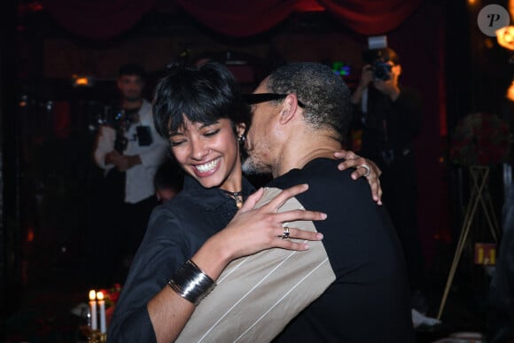 accompagné de son amoureuse Pauline Latchoumanin.
JoeyStarr et sa compagne Pauline Latchoumanin lors de la soirée Omar Harfouch "Dîner chez Maxim's" à Paris le 9 octobre 2024. Le dîner organisé par O.Harfouch était pour remercier les célébrités venues à son concert "Concerto pour la paix", au théâtre des Champs Elysées le 18 septembre 2024. O.Harfouch va partir pour une tournée mondiale du Concerto qui comprend le Vatican, l'Opéra de Dubaï et New York . © Rachid Bellak / Bestimage