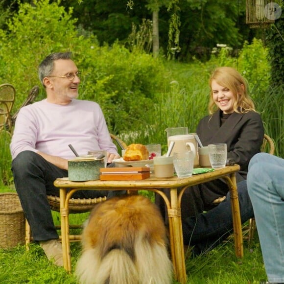 Passe des moments intimes avec eux
"Un dimanche à la campagne" sur France 2