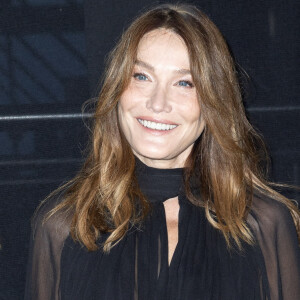 Elle s'est plus particulièrement adressée aux femmes
Carla Bruni - Photocall du défilé Saint Laurent Womenswear Printemps/été 2024 dans le cadre de la Fashion week de Paris le 26 septembre 2023 à Paris. © Olivier Borde/Bestimage