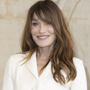 Carla Bruni au photocall du défilé Dior Haute Couture Printemps/Été 2024 dans le cadre de la Fashion Week de Paris (PFW), au musée Rodin à Paris, France