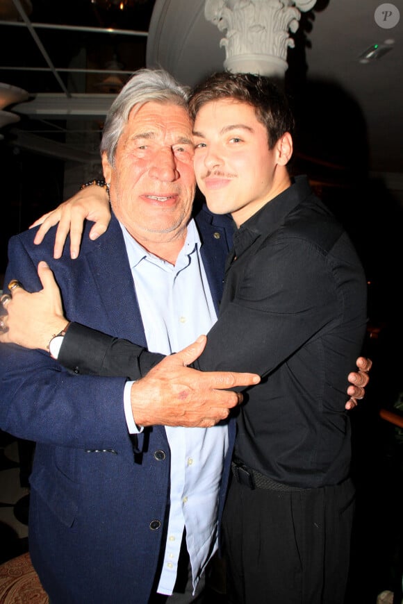 Cependant, son fils Benjamin Castaldi n'a pas pu être présent
Exclusif - Jean-Pierre Castaldi , Baptiste Gonthier - JP.Castaldi fête son anniversaire (80 ans) au restaurant "Laurent" à Paris le 1er octobre 2024. © Philippe Baldini / Bestimage 