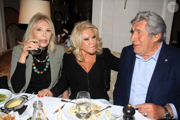 Exclusif - Amanda Lear, Jocelyne Wildenstein et Jean-Pierre Castaldi - JP.Castaldi fête son anniversaire (80 ans) au restaurant "Laurent" à Paris le 1er octobre 2024. © Philippe Baldini / Bestimage 