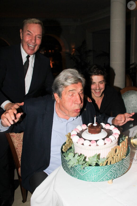 Plusieurs de ses proches se sont réunis pour lui souhaiter un bon anniversaire
Exclusif - Tony Gomez, Jean-Pierre Castaldi, Baptiste Gonthier - JP.Castaldi fête son anniversaire (80 ans) au restaurant "Laurent" à Paris le 1er octobre 2024. © Philippe Baldini / Bestimage