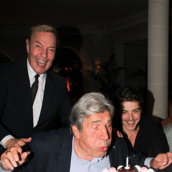 Plusieurs de ses proches se sont réunis pour lui souhaiter un bon anniversaire
Exclusif - Tony Gomez, Jean-Pierre Castaldi, Baptiste Gonthier - JP.Castaldi fête son anniversaire (80 ans) au restaurant "Laurent" à Paris le 1er octobre 2024. © Philippe Baldini / Bestimage