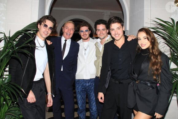 Exclusif - Tony Gomez avec Baptiste Gonthier, Cecile Shannon Verhaaren, Olivier Foument, Julian Reinaudo - JP.Castaldi fête son anniversaire (80 ans) au restaurant "Laurent" à Paris le 1er octobre 2024. © Philippe Baldini / Bestimage