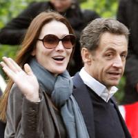 Carla Bruni et Nicolas Sarkozy ont débarqué souriants à New York... loin de la chute de popularité en France !