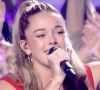 C'est avec sa chanson Nous on sait qu'elle avait passé son audition et c'est avec cette même chanson qu'elle s'est présentée sur scène samedi soir pour le premier prime.
Emma, nouvelle candidate de "Star Academy" chante une chanson de Pierre Garnier. TF1