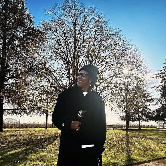 Capture Instagram - Exclusif - Jay Z et le directeur général du label américain Roc Nation Jay Brown fêtent leur anniversaire dans l'hôtel 5 étoiles privatisé "Les Sources de Caudalie" avec ses amis Kris Jenner, Ellen Pompeo, Beyonce, Rihanna, à Martillac près de Bordeaux, France, le 3 décembre 2023. Il y a eu un va-et-vient de navettes aux vitres teintées toute la journée de samedi. L'anniversaire s'est déroulé du 1er au 4 décembre 2023. Parmi les 98 invités qui séjourneront sur place les stars internationales Kris Jenner, Ellen Pompeo, Beyonce et Jay-Z avec leurs enfants sont arrivés vendredi soir et la chanteuse Rihanna samedi dans la journée. La fête s'est poursuivie au chateau d'Yquem dimanche soir.